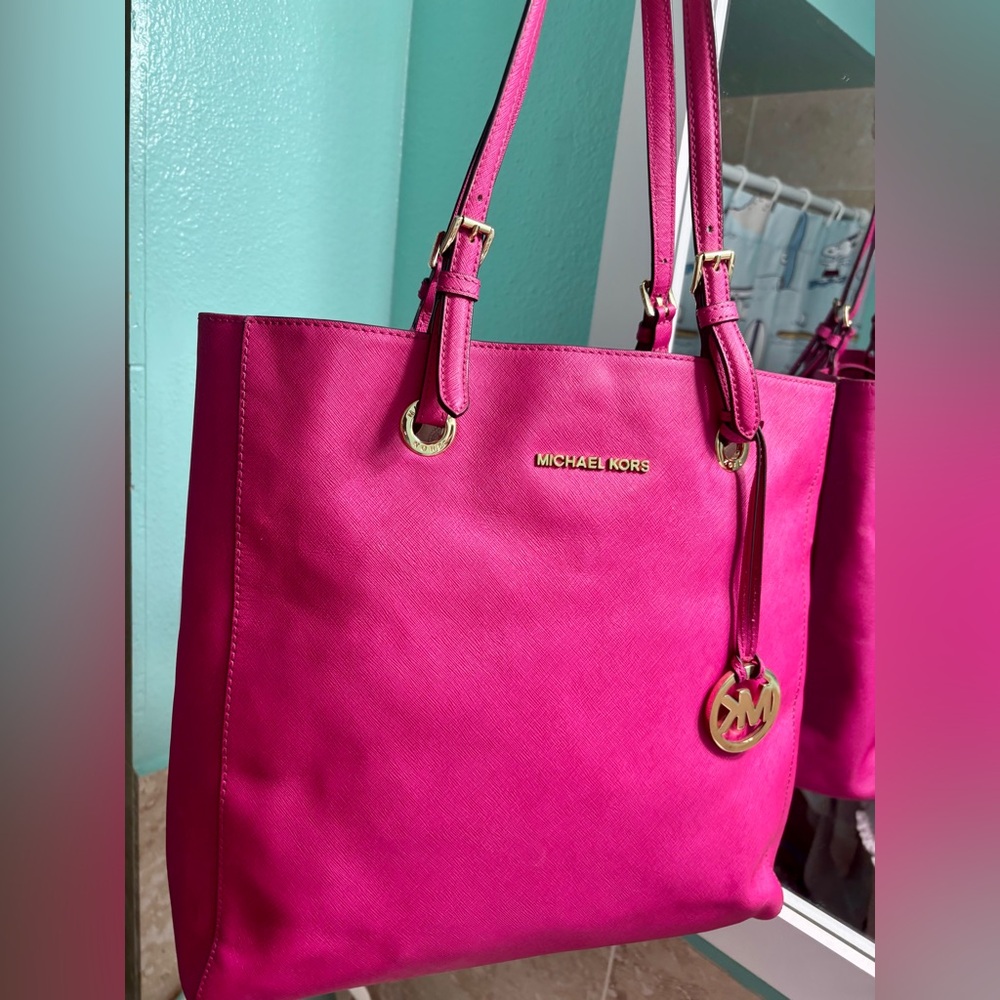 Michael Kors Pink Jet Set Travel Large Saffiano Leather Tote Bag. Like New